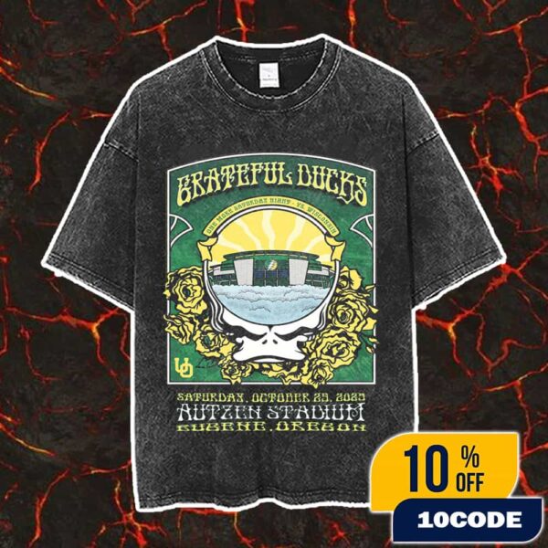 University Of Oregon Ducks x Grateful Dead On October 25 2025 Oregon Ducks vs Wisconsin Badgers Game At Autzen Stadium Poster Event Artwork Vintage Washed Unisex T-Shirt